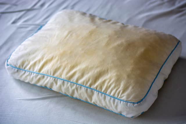 Mrs Hinch fans suggest using dishwasher tables to remove yellow stains from pillows (Photo: Adobe)