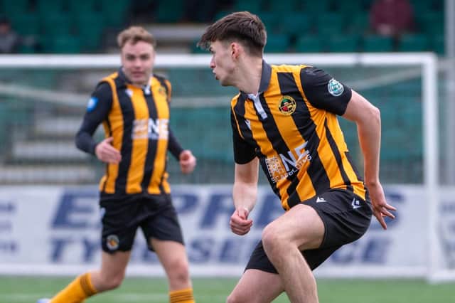 Callum Mackay extends Berwick Rangers stay