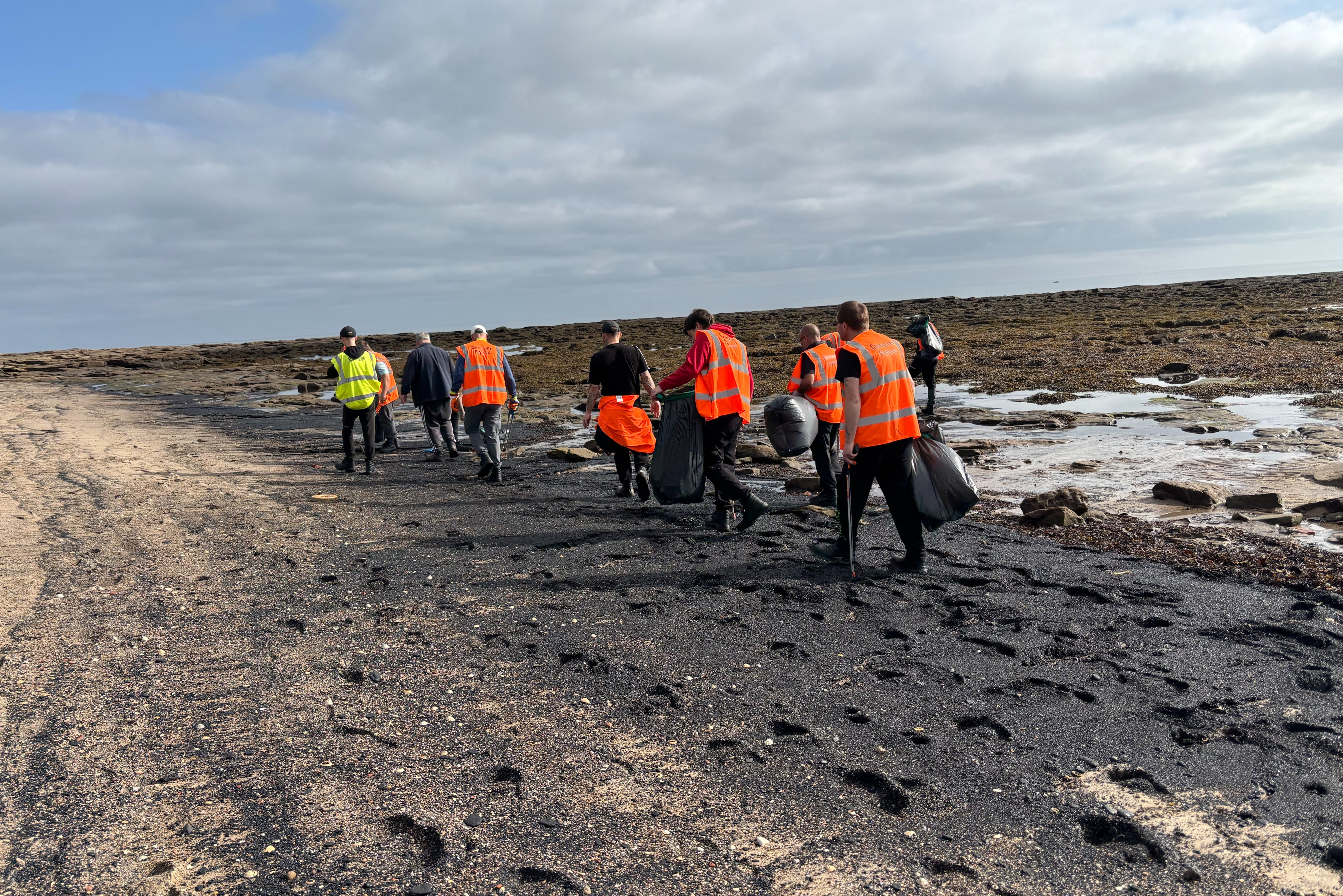 Anwohner beseitigen Müll aus dem Naturschutzgebiet Newbiggin-by-the-Sea