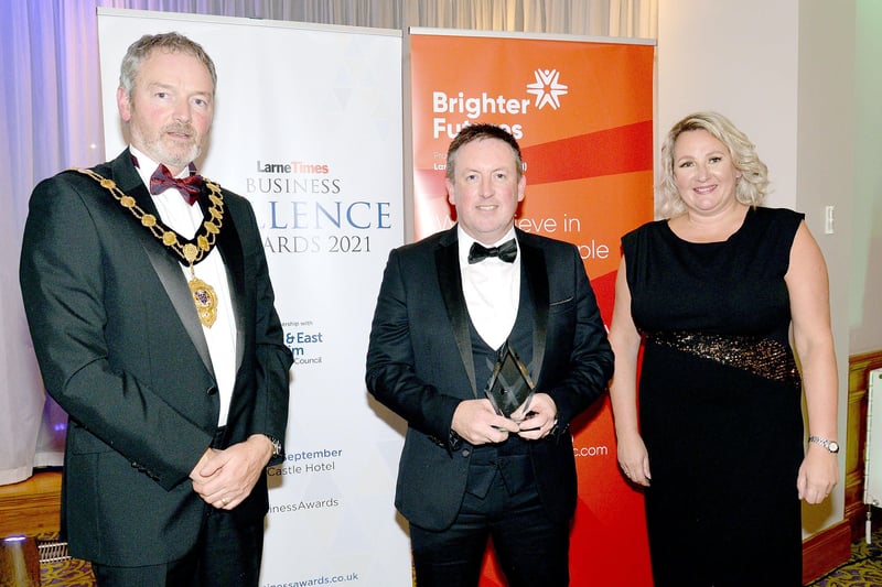 Gordon Kennedy, centre of hannah k footwear, winner of the Best Customer Service Award, voted for by readers of the Larne Times, pictured with Mayor of Mid and East Antrim  Council, Councillor William McCaughey and Andrena O'Prey, JPI Media advertising manager. INLT37-226.