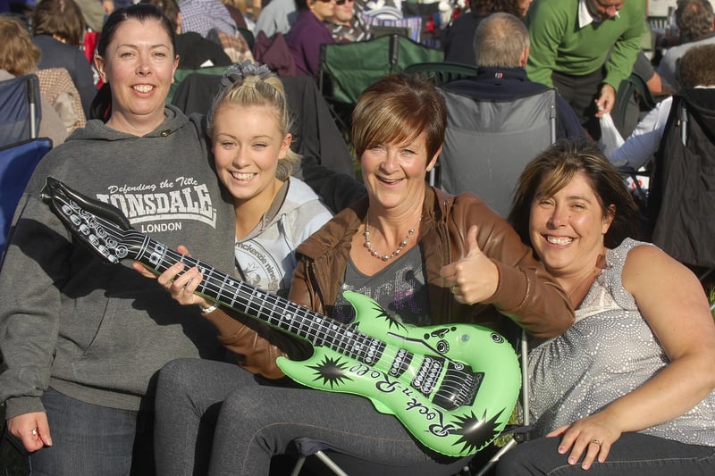 Tina Belisle, Summer Belisle, Lynn Thompson and Jeanette Douglas on guitar at the Jools Holland  2010 concert in the pastures of Alnwick Castle.