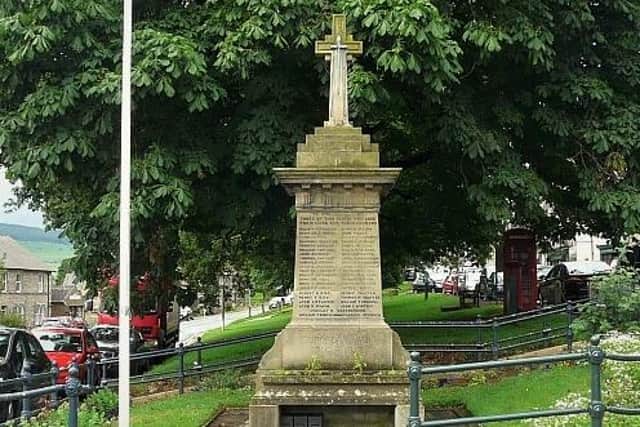 The chestnut tree and Rothbury War Memorial.
