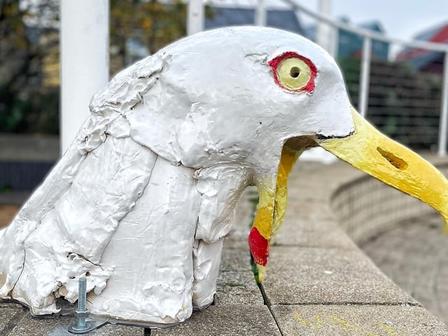A gull sculpture on the trail.