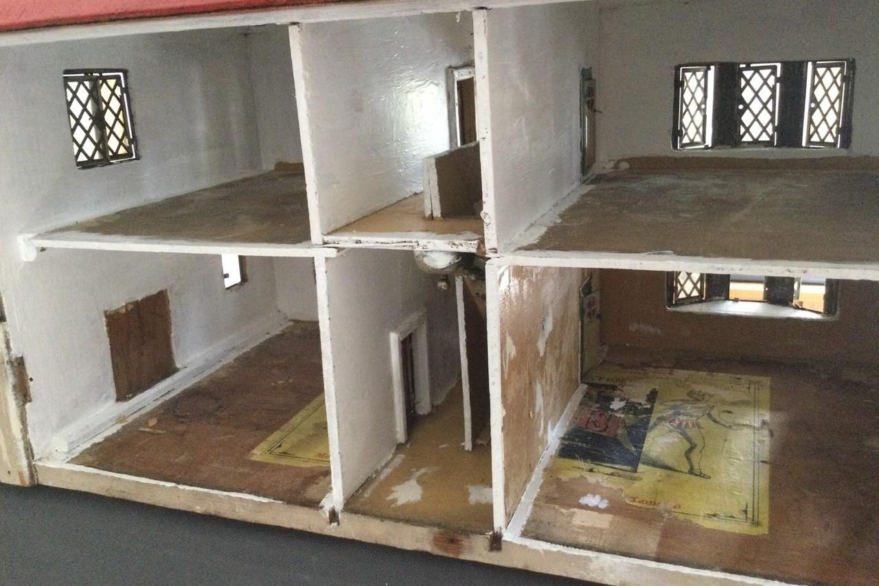 Anyone for Sphairistike Doll house purchased by Northumberland