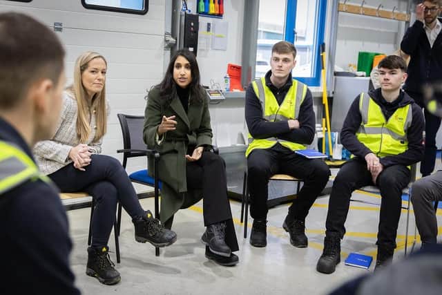 During the visit, the cabinet minister met with apprentices. (Photo by Dan Dennison/DESNZ)