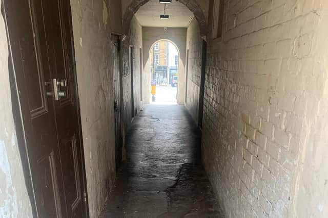 The ginnel between Fenkle Street and Market Place in Alnwick.