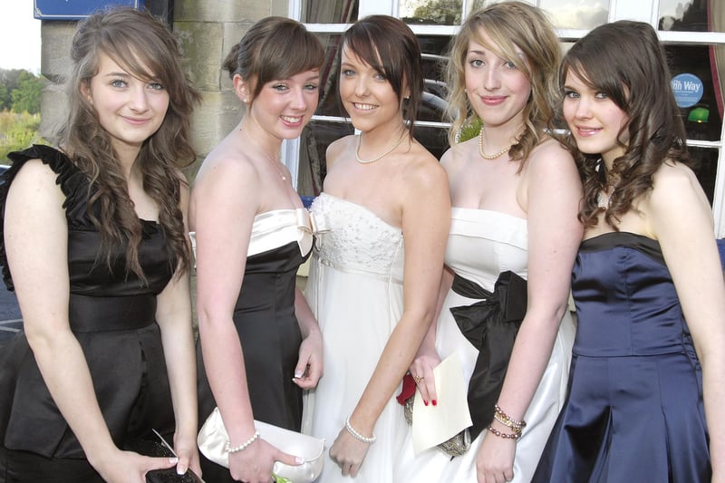 Students from Coquet High School looking a picture back in 2009.