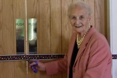 Eileen Turnbull of Branxton cuts the ribbon to open the room named in memory of her late husband Tom. Picture by Annie Watt.