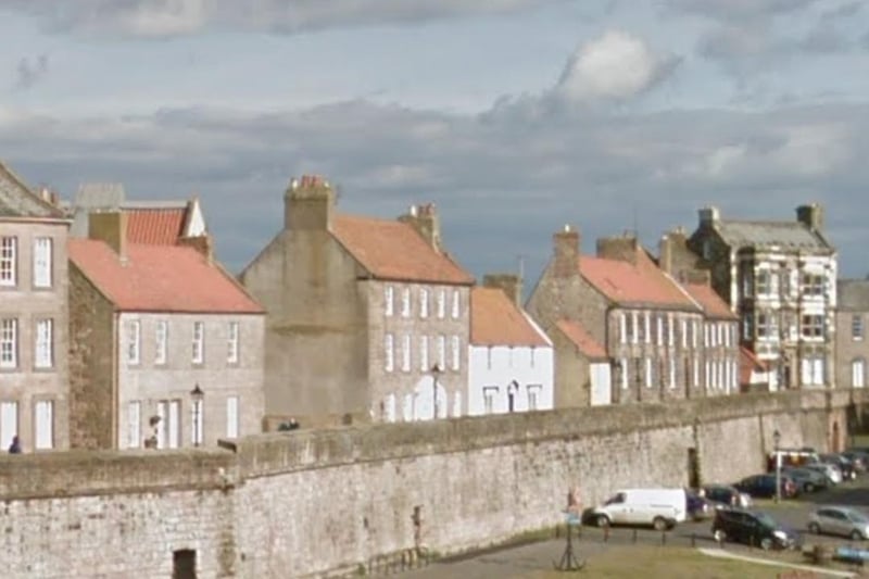 The Walls is a beautiful and elegant period townhouse overlooking the Tweed Estuary, right on the Elizabethan Walls and in the tranquil heart of the old town of Berwick. Recently restored to its former Georgian splendour. The Walls offers luxurious comfort but with modern conveniences such as free Wi-Fi internet access and full Sky TV and Netflix on large flat-screen smart TVs. It also has secure storage for bicycles.