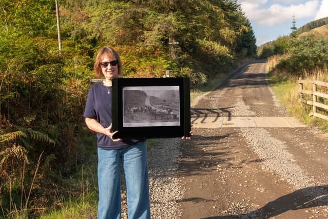 Sue Hirst of Tully's holding the iconic photograph dating back to 1914. (Susan Barwood Photography)