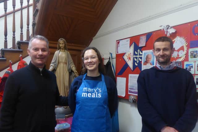 James Bruce presented a Mary’s Meals apron to the Canmore Chaplaincy for University Catholics at St Andrews.