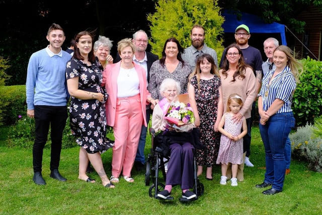 Edith Main surrounded by her family and Coun Jade Crawford, Mayor of Morpeth.
