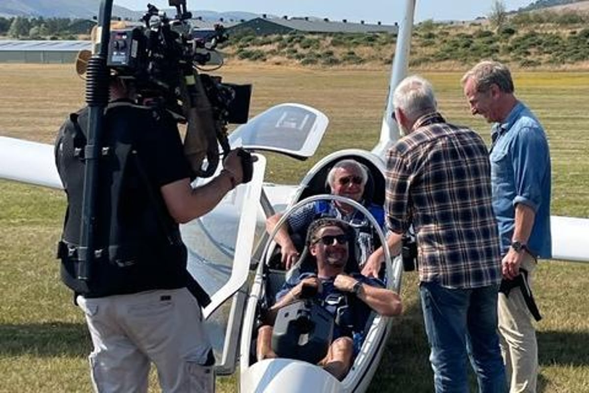 TV star Robson Green films for new BBC series at Borders Gliding Club