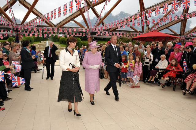 The Duchess of Northumberland, Her Majesty The Queen and Alan Shearer walk through the pavilion at The Alnwick Garden.