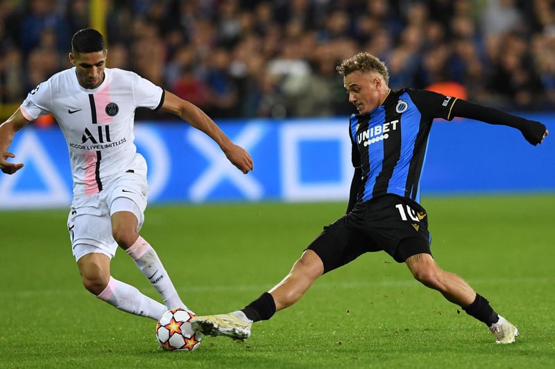 Leicester City and Arsenal are both said to be admirers of Club Brugge forward Noa Lang. The €30m-rated ace thrived in front of goal during a loan spell for his current side last season attracted strong interest from Leeds United. (Fichajes)