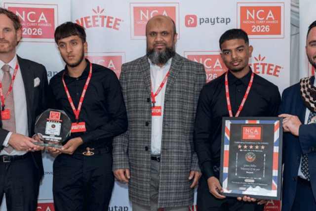 Takeaway of the Year award being presented by Mayor of Swanley Council, Cllr Michael Horwood and Category Manager VEETEE Group Dave Murphy to Green Chillies.