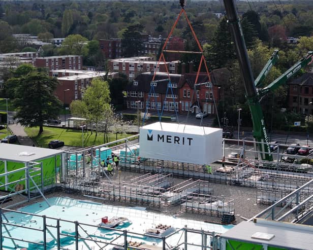 A 500 tonne crane lifted the pods onto the hospital roof for installation. (Photo by Merit)