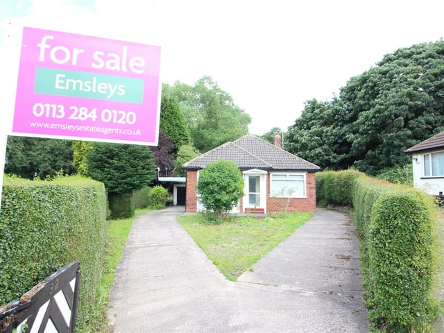 Available for sale by auction, this bungalow occupies an impressive space in a corner plot, with large gardens to all sides and no onward chain. Starting bid price: 200,000 GBP
