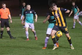 There was a dramatic end to the game between Berwick Rangers and Gala Fairydean Rovers, which ended in a draw. Picture: Alan Bell.