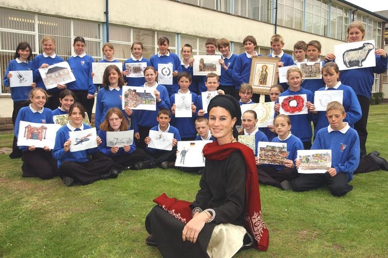 Wooler's Glendale Middle School pupils help artist Olivia Gill with the town trail map in May 2003.