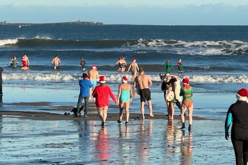 A great turn out for the hotel's first Boxing Day Dip.