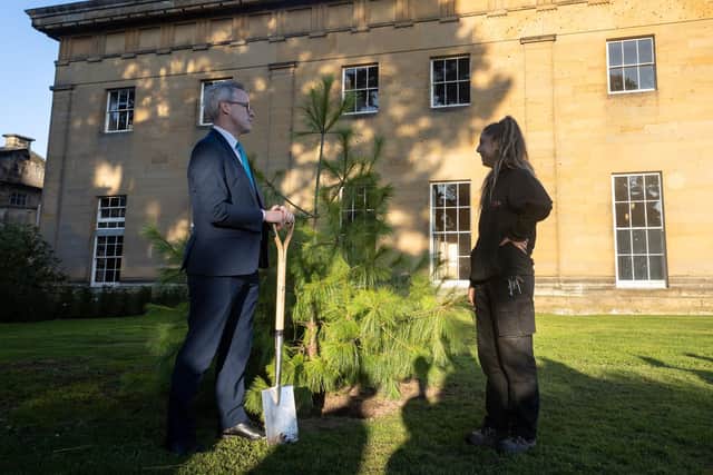 He marked his visit by planting a tree with apprentice gardener Antonia Azocar-Nevin.