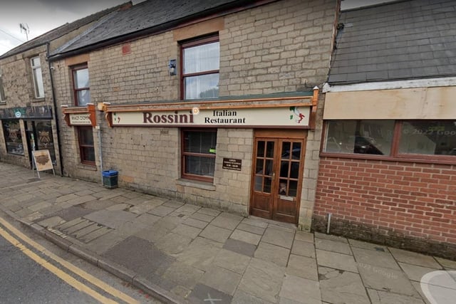 Wandering around Amle can get tiring, so what better way to re-energise than by having something to eat? Rossini is a popular spot serving Italian food.