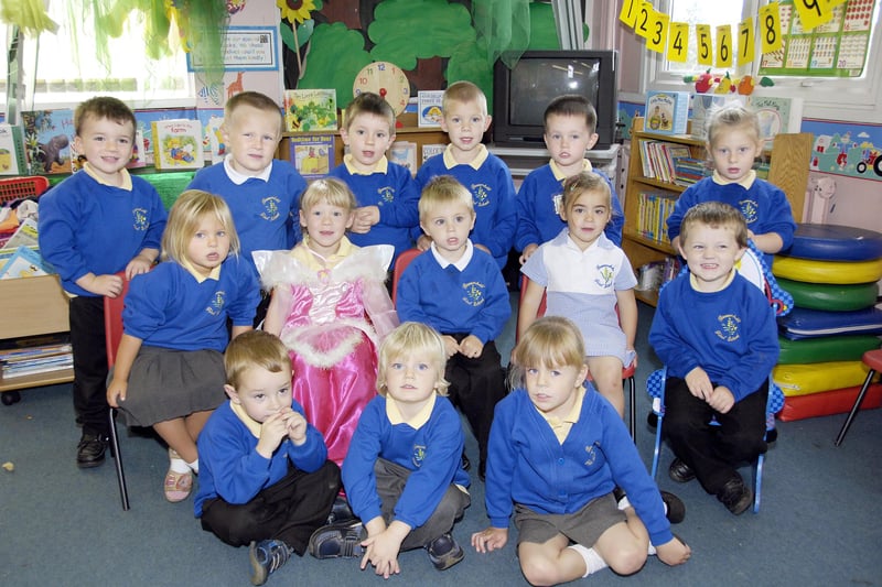 New starters at Broomhill First School in September 2007.