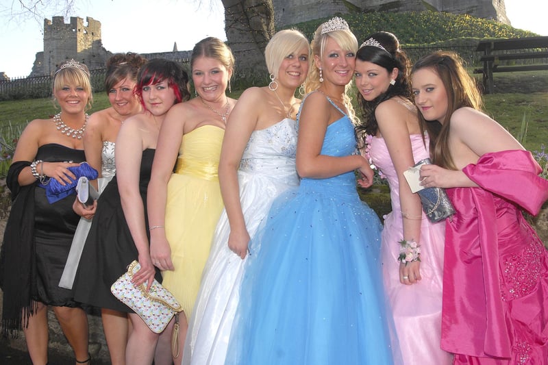 Coquet High School pupils arrive in Warworth for their 2009 prom.