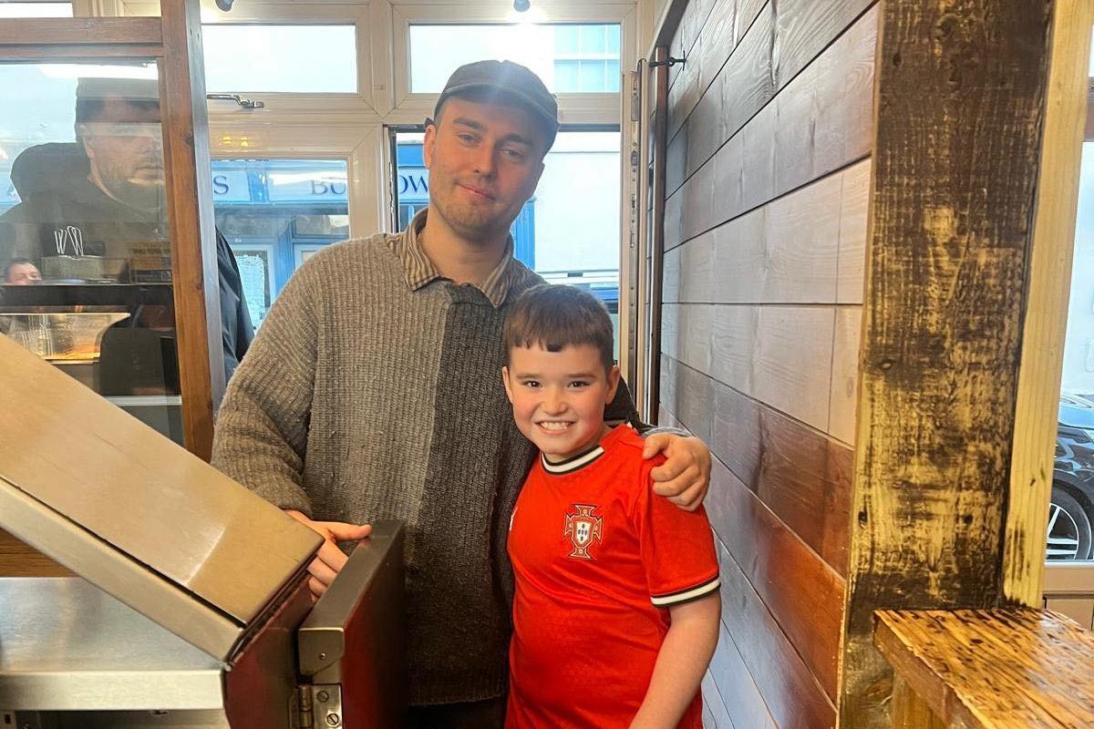 Sam Fender spotted at Seahouses fish and chip shop following Brit Awards ...