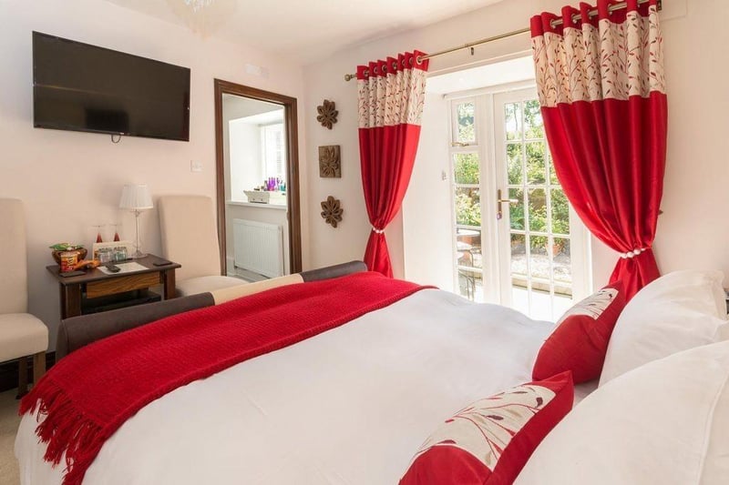 This luxury en-suite B&B near Alnwick offers the Haven Suite with a large balcony for dark sky stargazing, relaxing and sea view, and the Swallows Rest with private west facing patio.