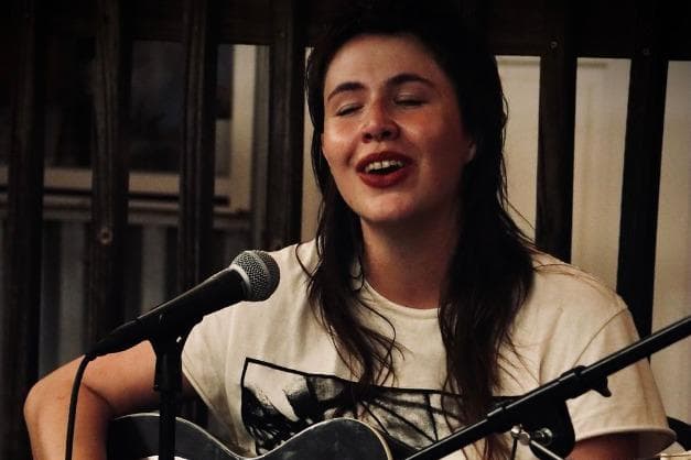 Arkansas folk singer songwriter to perform in Alnmouth | Northumberland Gazette - Vimarsana News