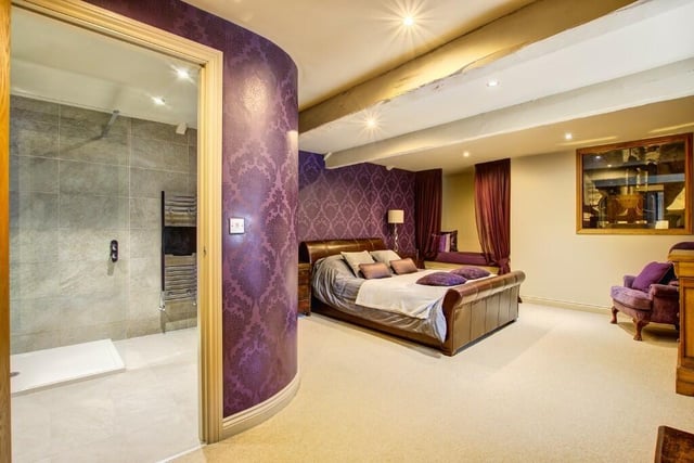 Bedroom and en-suite.