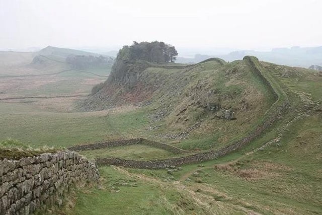 This iconic long-distance footpath follows the ancient Hadrian's Wall, a UNESCO World Heritage Site. Autumn is a fantastic time to explore the trail, as the Roman ruins and the surrounding countryside are adorned with the warm colours of the season.
https://planwatchwalk.guide/hadrians-wall-via-sycamore-gap-housesteads-and-vindolanda/