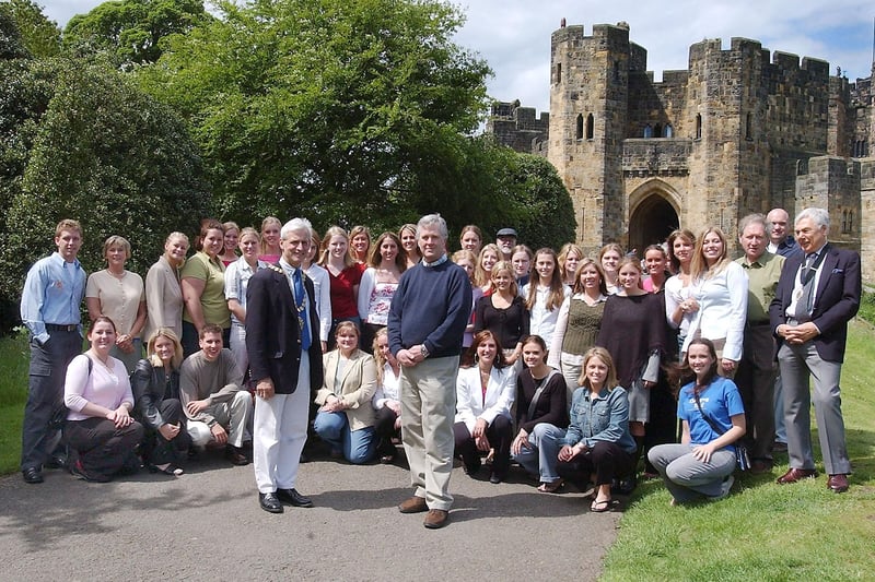 Alnwick District Council chairman Trevor Thorne welcomes the June 2004 intake of students from St Cloud State University, Minnesota, at Alnwick Castle.