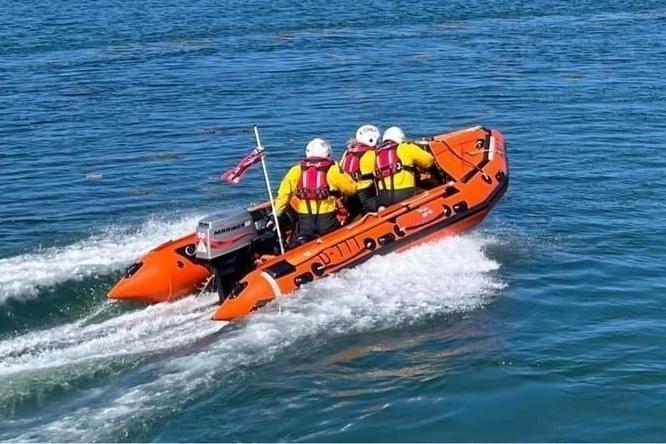 Dog is rescued from the sea by Berwick-upon-Tweed RNLI
