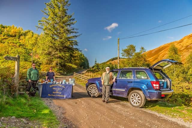 Sue and Rich Hurst meeting customers at Kidland Hill in a recreation of the historic photograph. (Susan Barwood Photography)
