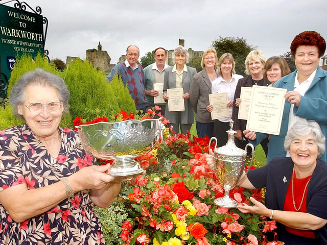 WARKWORTH IN BLOOM COMMITTEE AND NORTHUMBRIA IN BLOOM TROPHY.
