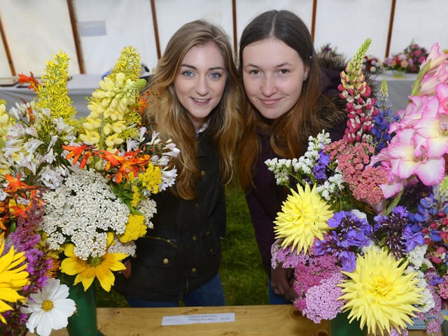 Ingram Show 2015 Lucy Johnston and Sarah Hinds admire the blooms