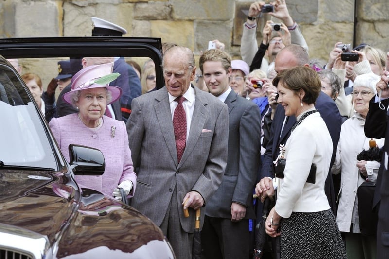 Her Majesty The Queen and Prince Philip arrive in Alnwick.