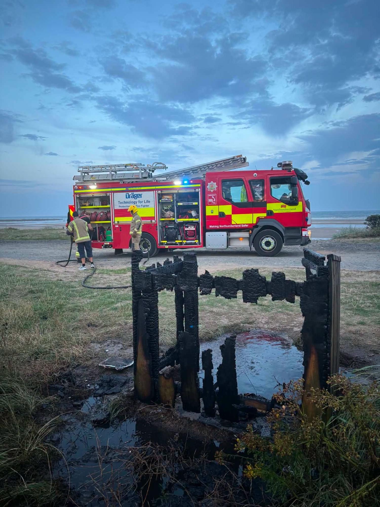 Feuerwehr Northumberland warnt vor Waldbrandgefahr nach Mülltonnenbrand ...