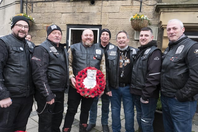 Several organisations laid a wreath to honour war heroes.
