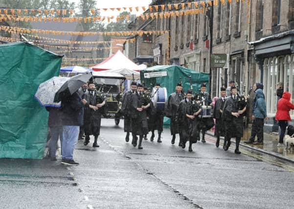 Glendale Festival 2017
The Pipe Band leads the procession down the high street on Sunday  
 Picture by Jane Coltman