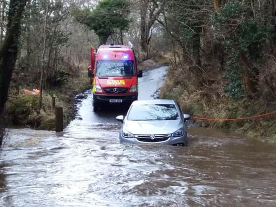 The car stuck on the ford near Pauperhaugh.