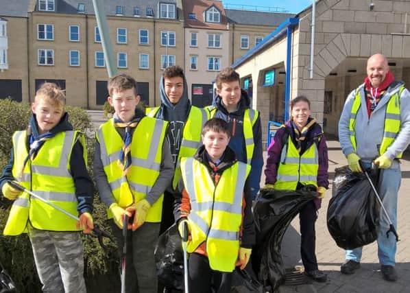 Alnwick Cubs and Scouts pick litter at the bus station.
