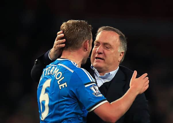 Sunderland manager Dick Advocaat (right) and Sunderland's Lee Cattermole