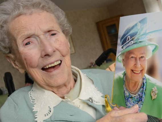 Jessie Dowson with her birthday card from Her Majesty The Queen.
Picture by Jane Coltman