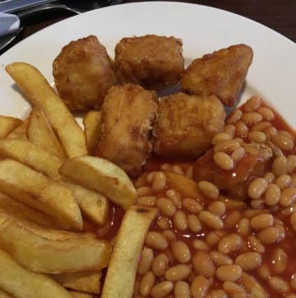 Kids' chicken nuggets, chips and beans (Â£3)