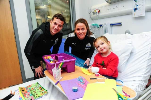 Evie Campbell is visited in hospital by players from Newcastle United's men's and women's teams.